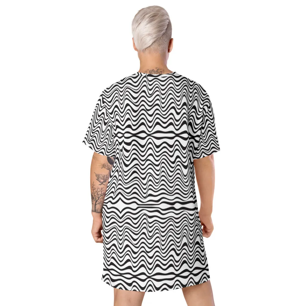 Black White Wavy T-Shirt Dress, Designer Abstract Oversized Women's T-Shirt Dress-Made in USA/EU