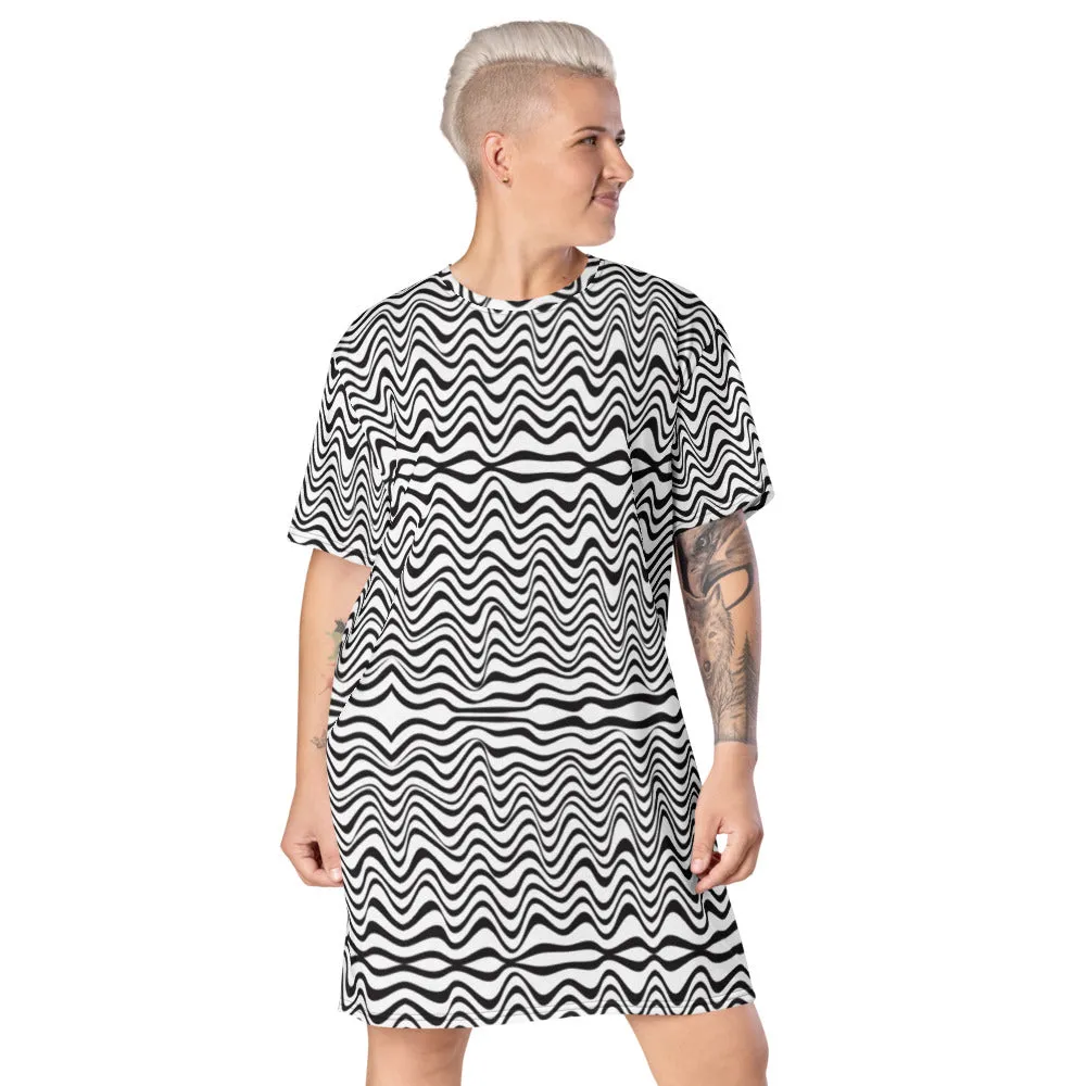 Black White Wavy T-Shirt Dress, Designer Abstract Oversized Women's T-Shirt Dress-Made in USA/EU