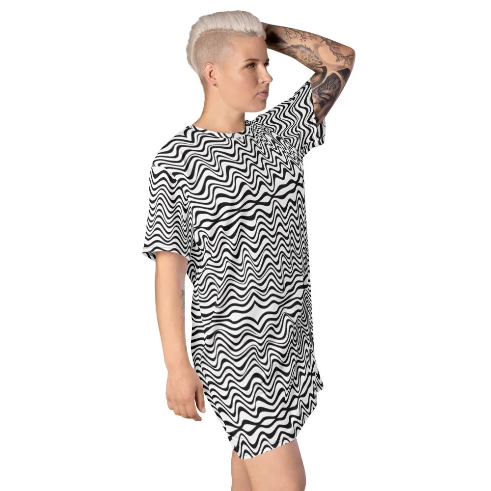 Black White Wavy T-Shirt Dress, Designer Abstract Oversized Women's T-Shirt Dress-Made in USA/EU