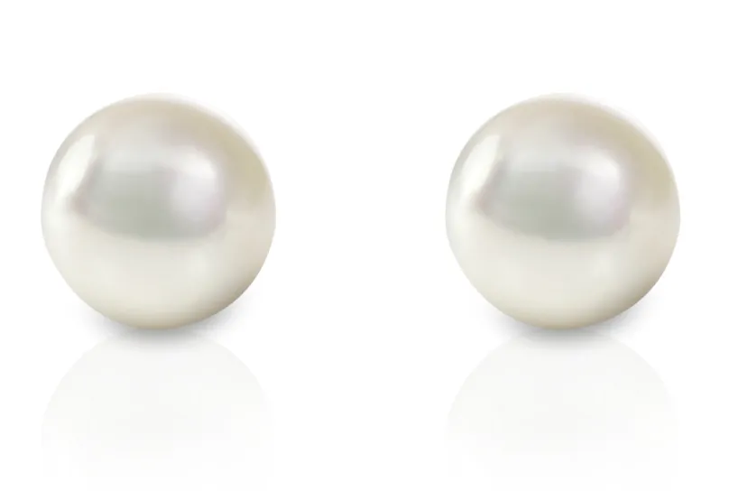 Chic Pearl Studs