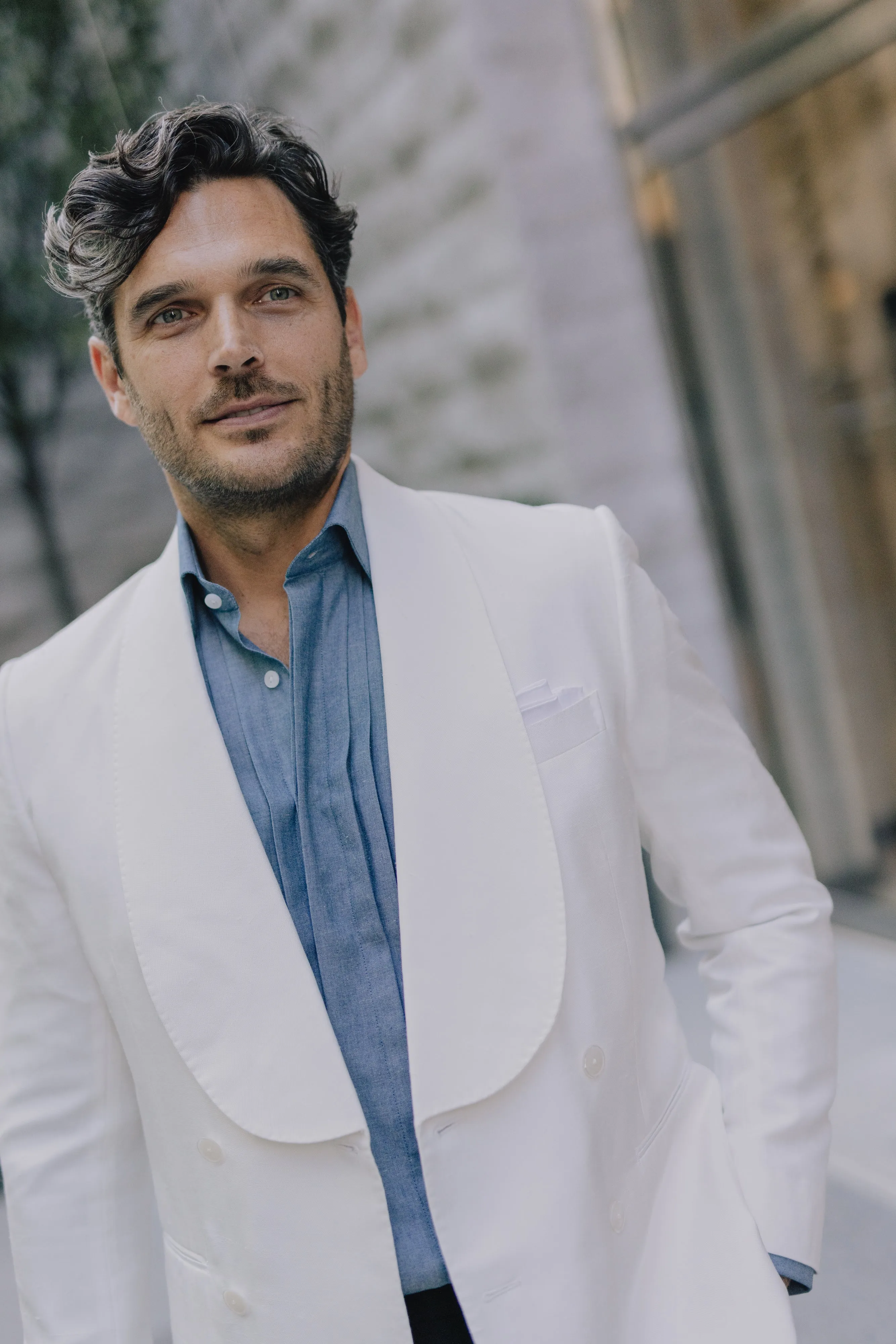 Classic Collar Pleated Dress Shirt in Denim