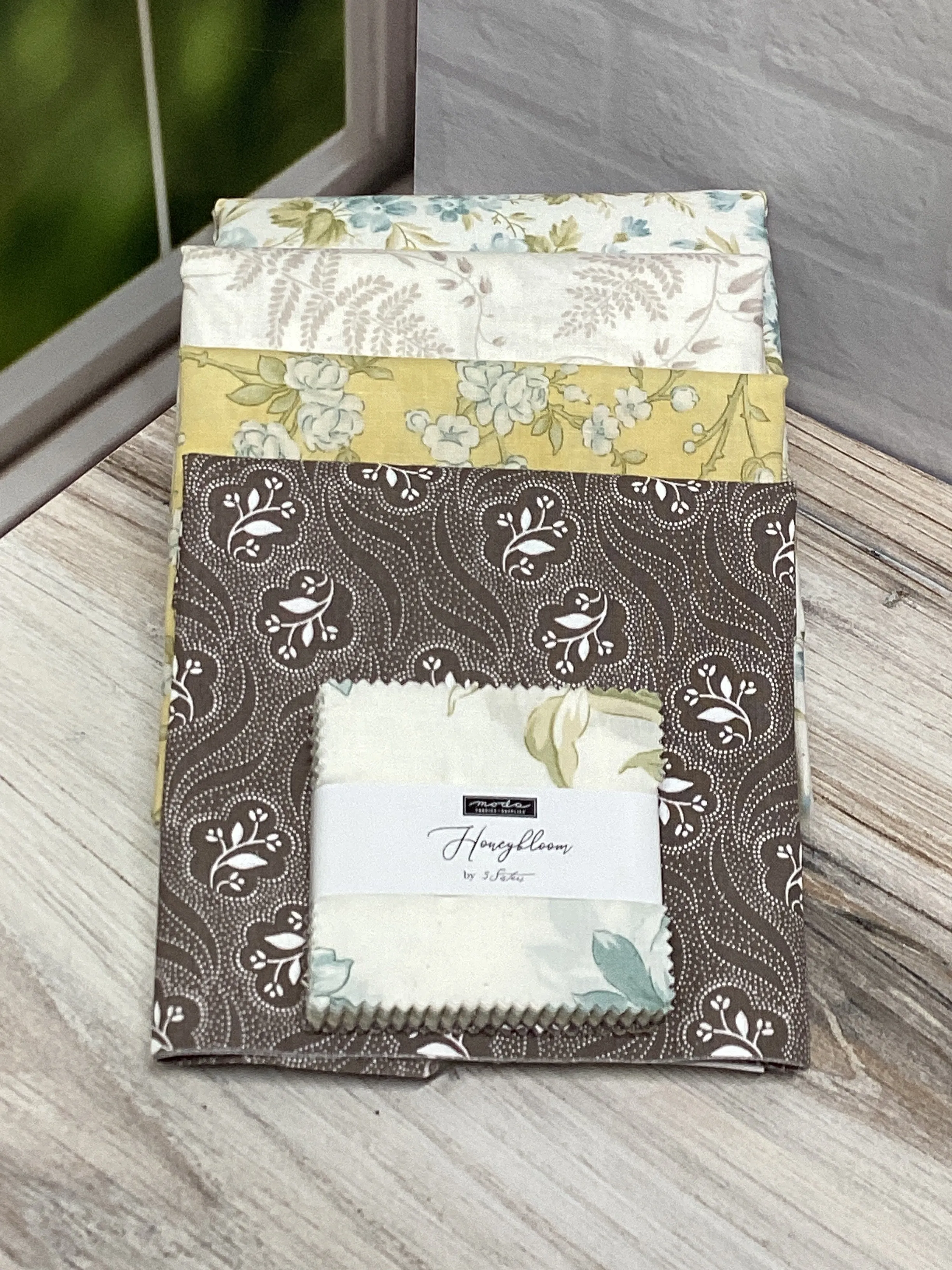 Helpful Heifer Mini Charming Table Topper #1
