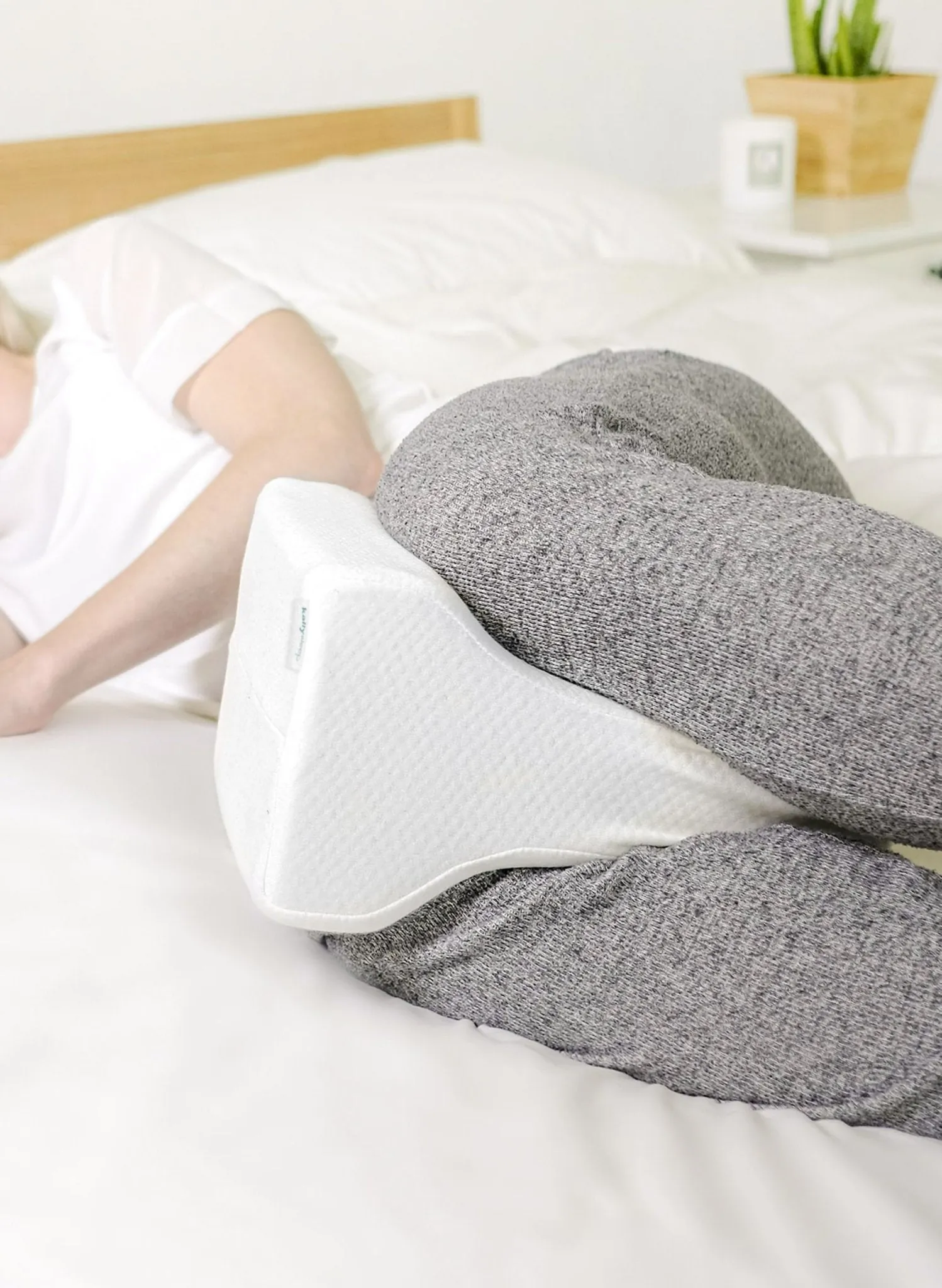 Knee Pillow - White