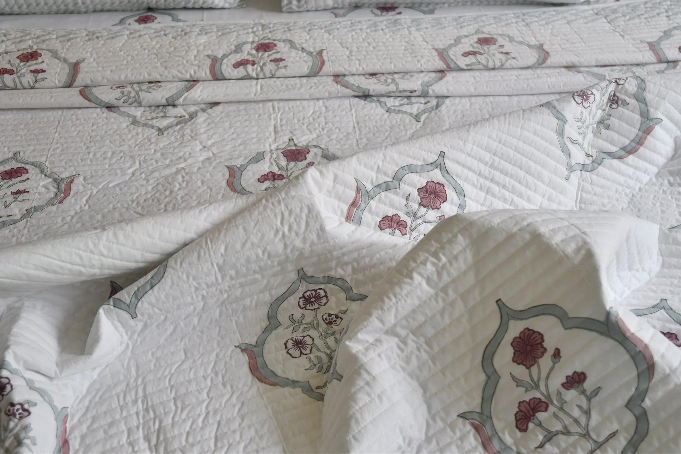 Moroccan Dreams: Cozy Quilted Bedcover, Hand Block Print