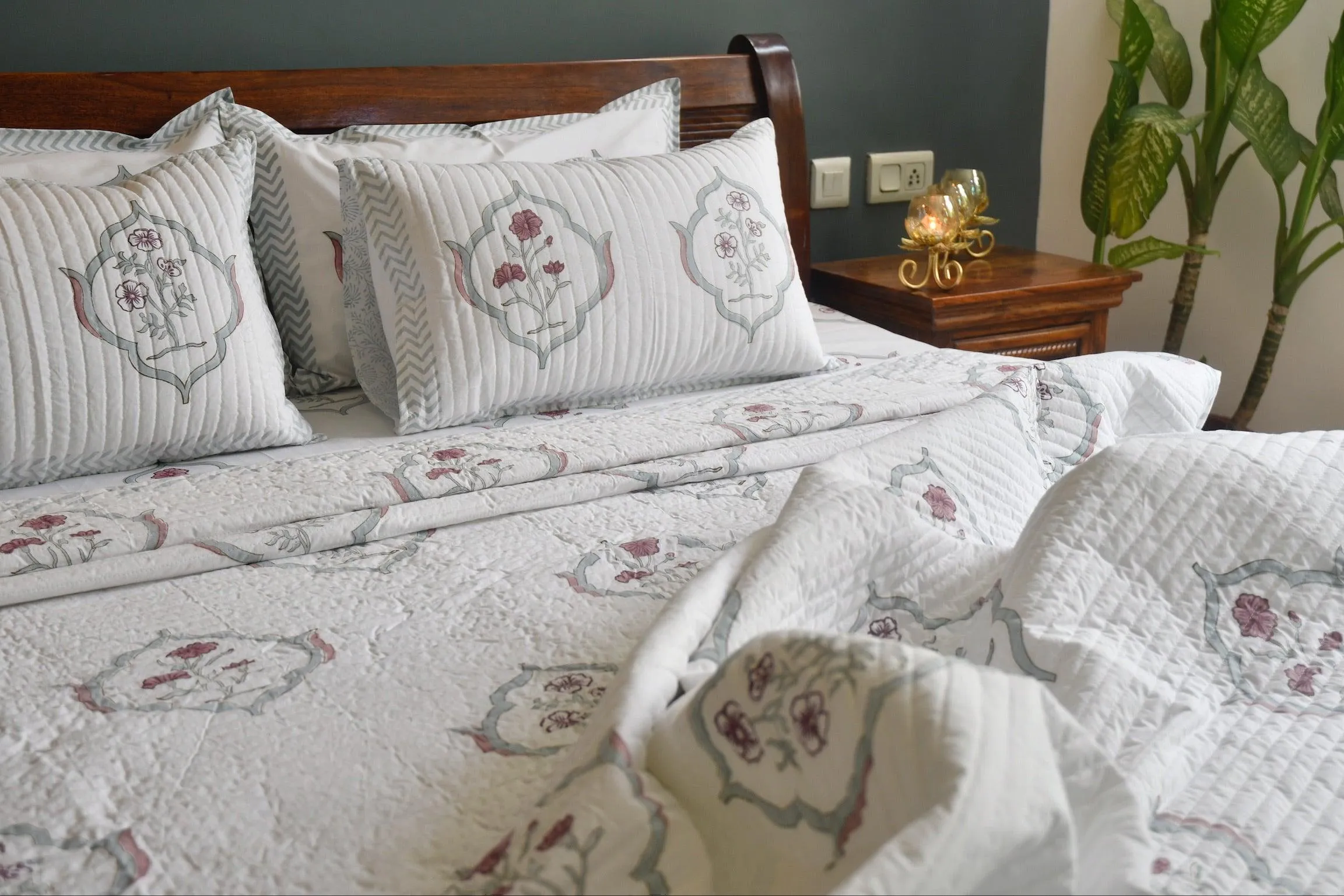 Moroccan Dreams: Cozy Quilted Bedcover, Hand Block Print