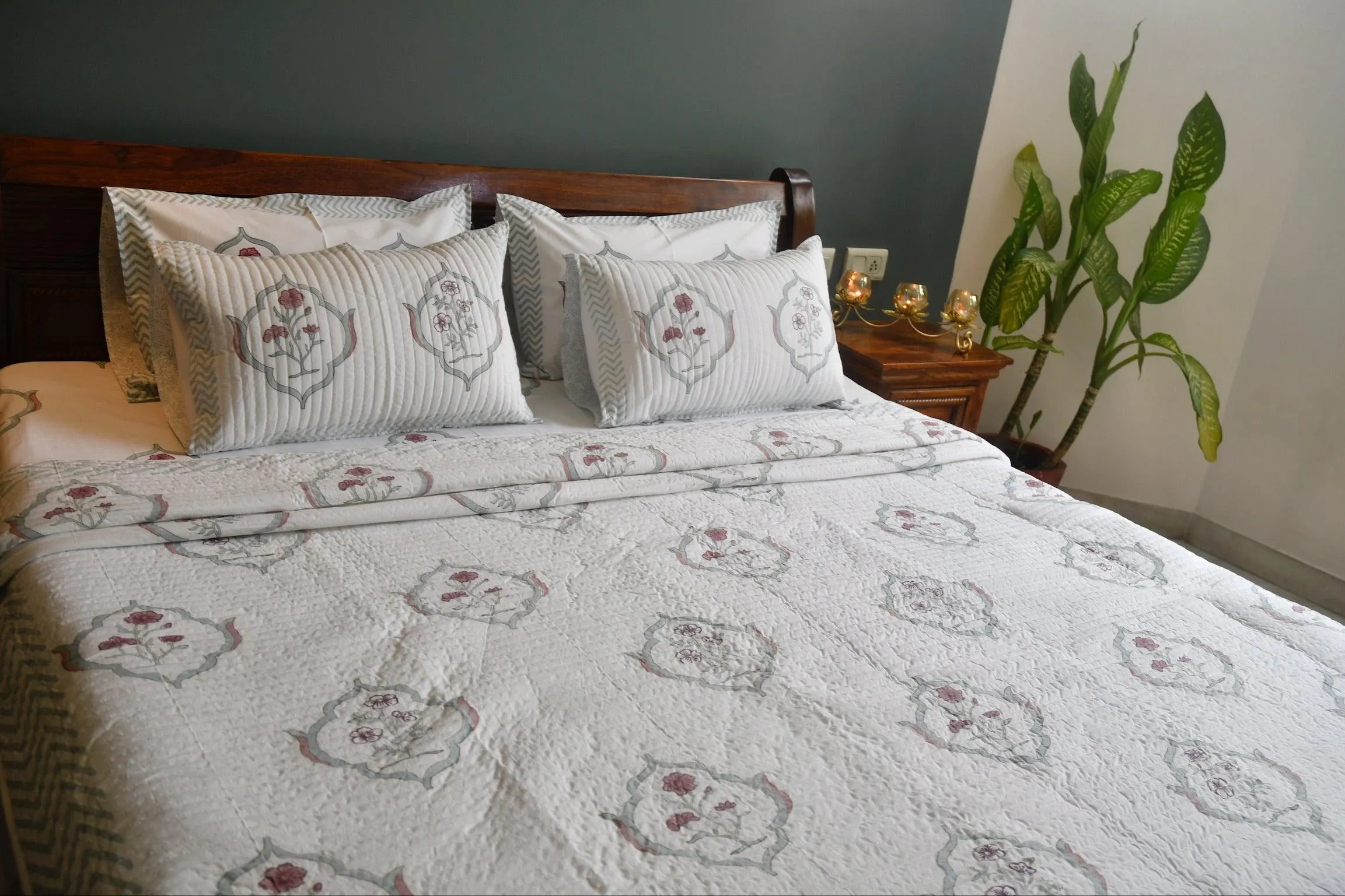 Moroccan Dreams: Cozy Quilted Bedcover, Hand Block Print
