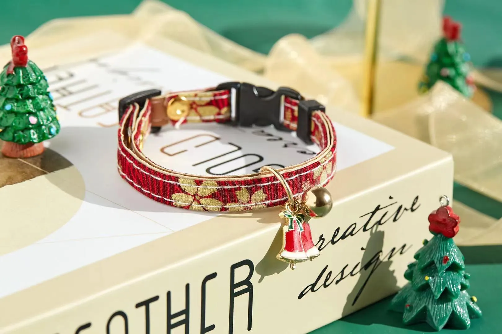 Pet Collar Breakaway with Cute Bell & Wreath