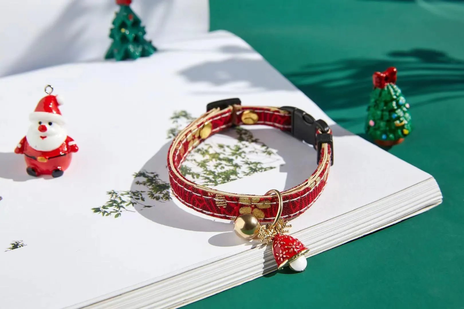Pet Collar Breakaway with Cute Bell & Wreath
